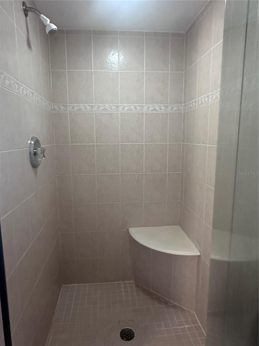 Image 23 of 39 For 10632 Lake Vista Drive