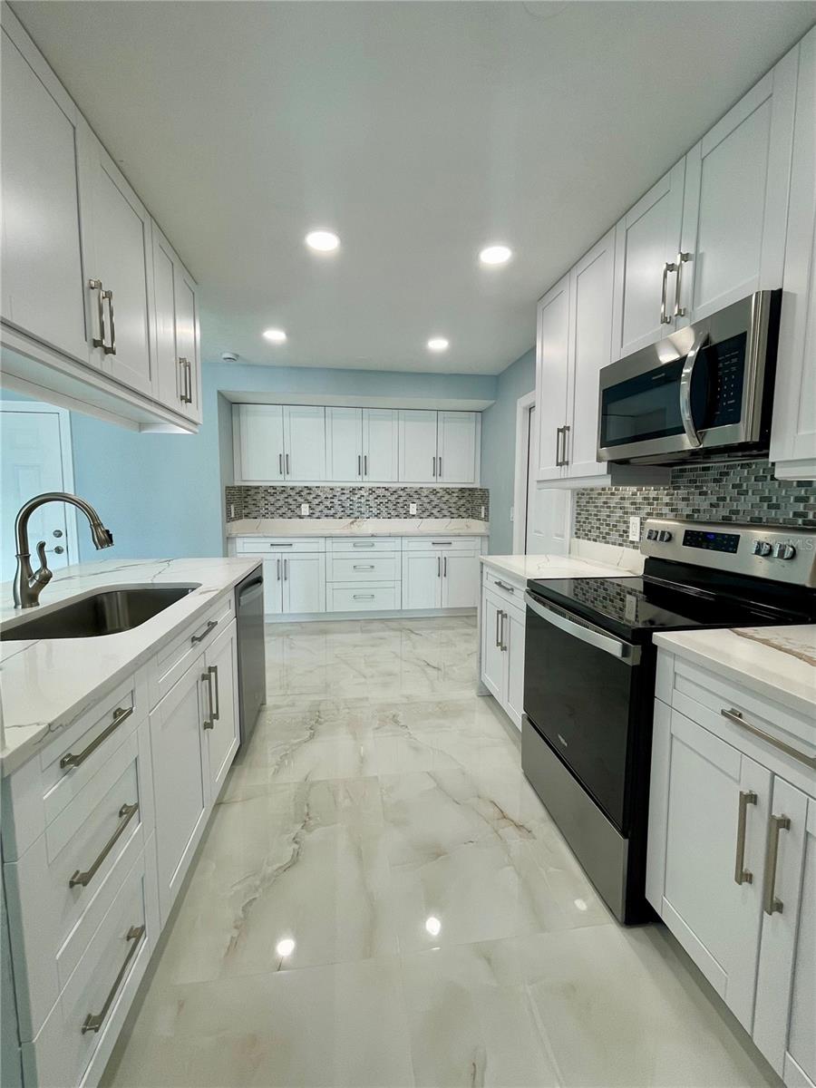Image 7 of 23 For 8503 Woodwick Court