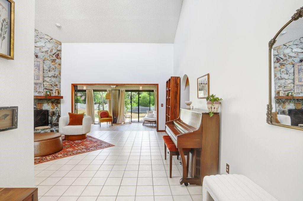 Image 4 of 52 For 4705 Fernstone Court