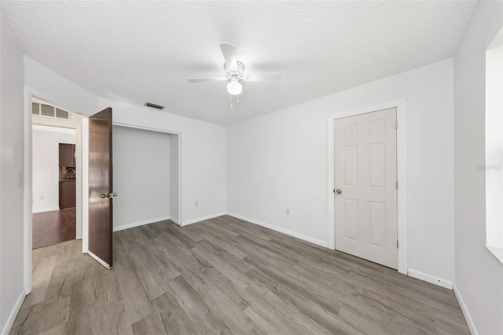 Image 26 of 47 For 2913 Fairfield Court