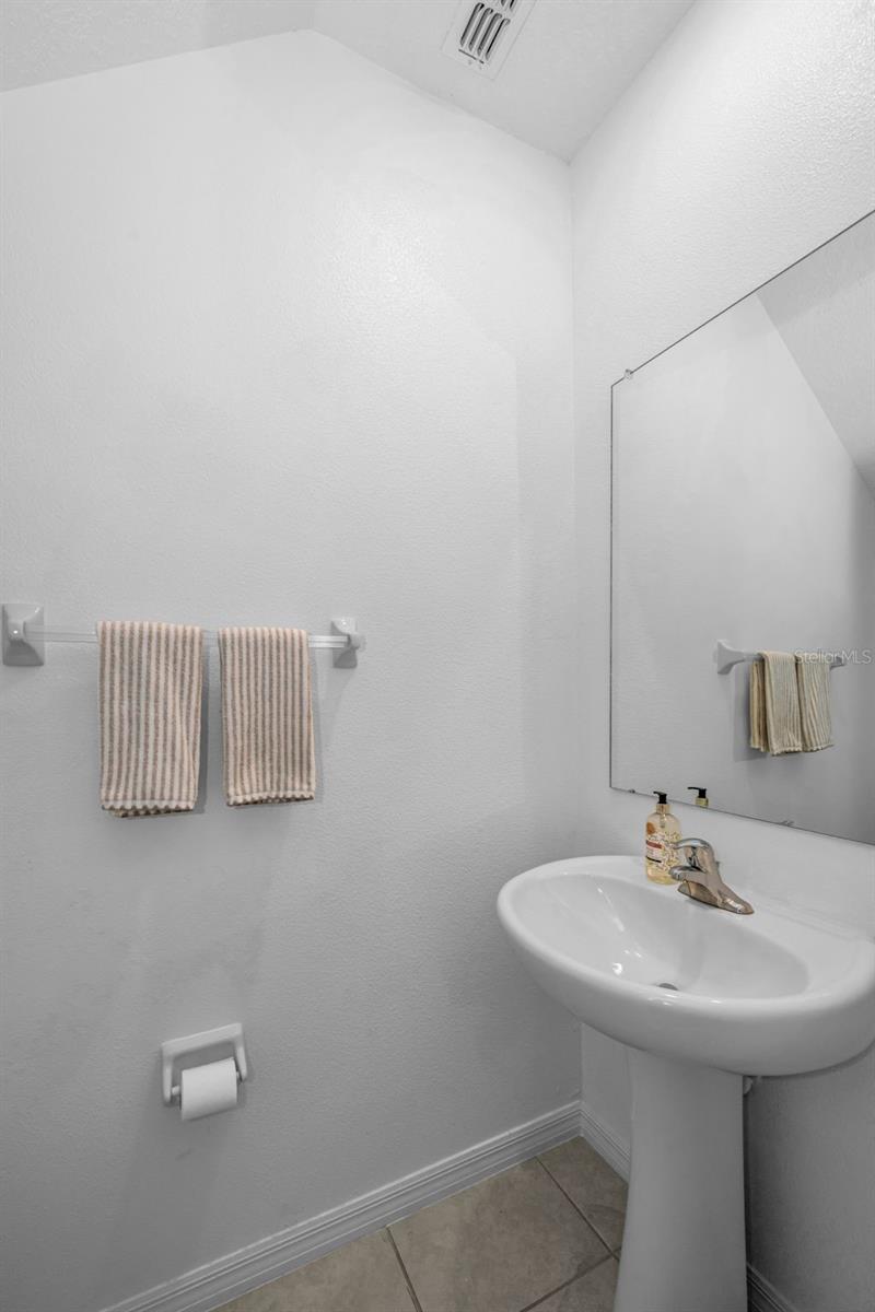 Image 18 of 42 For 8291 Crescent Oaks Drive