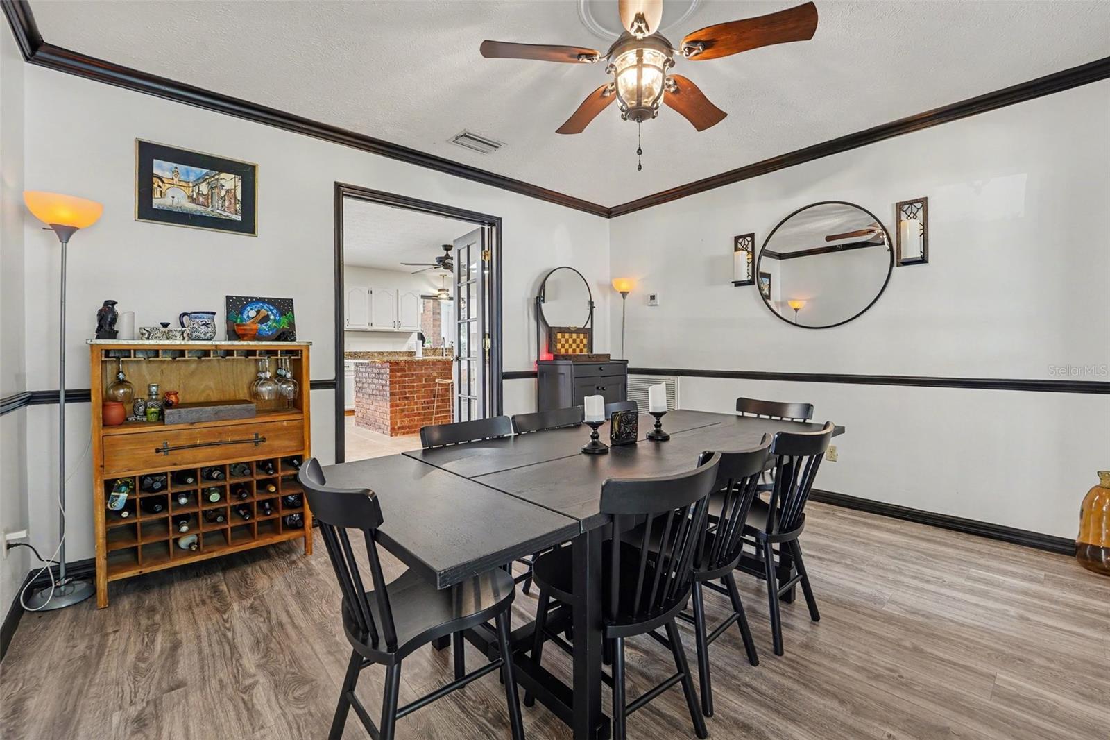 Image 11 of 30 For 717 Camrose Drive