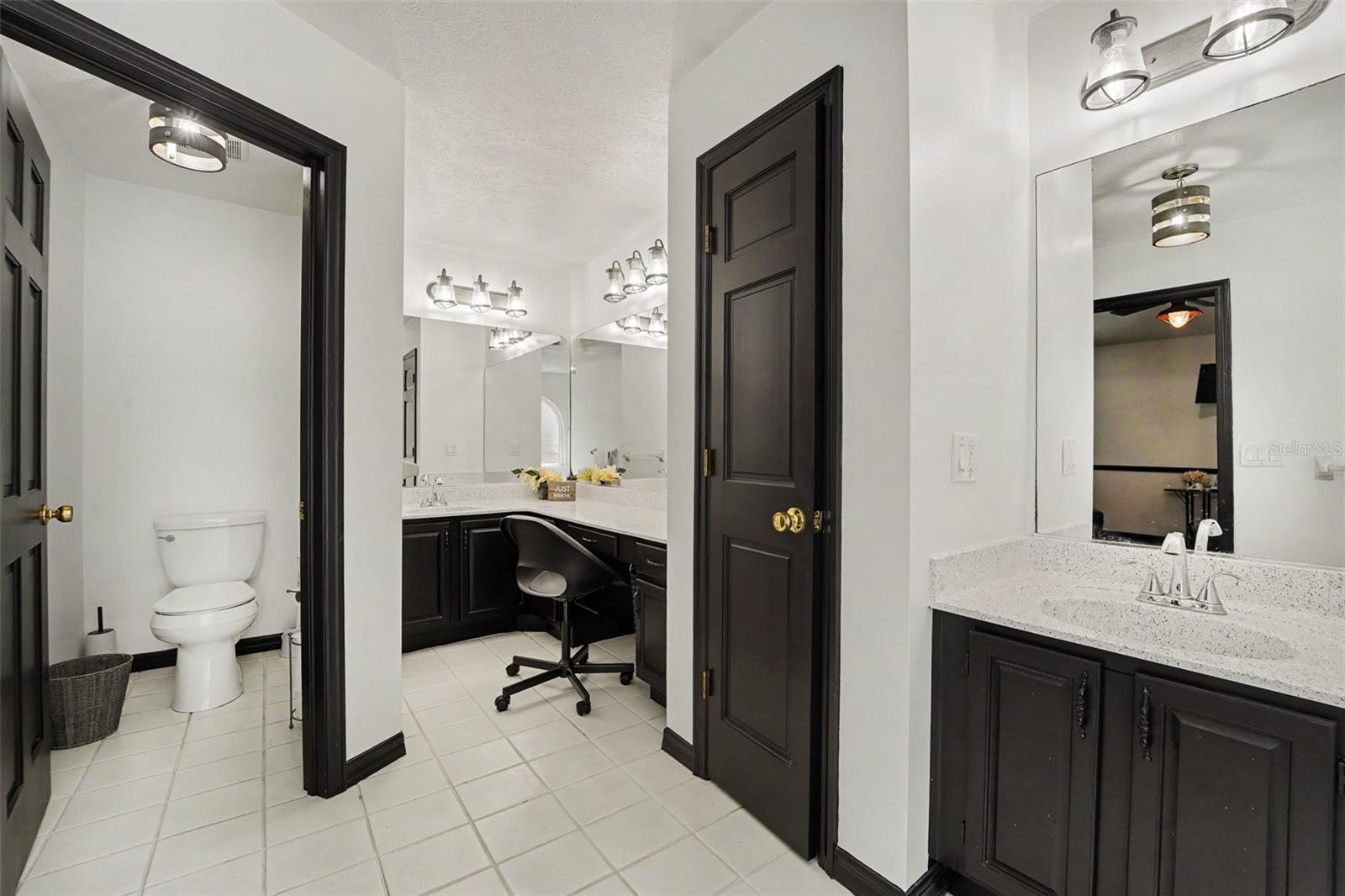 Image 15 of 30 For 717 Camrose Drive