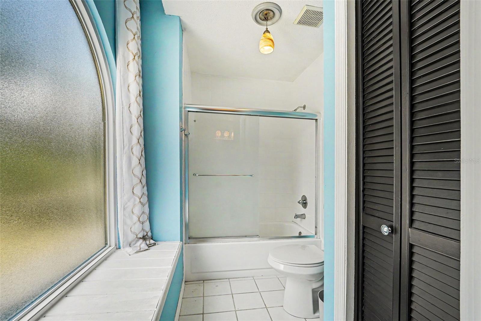 Image 22 of 30 For 717 Camrose Drive