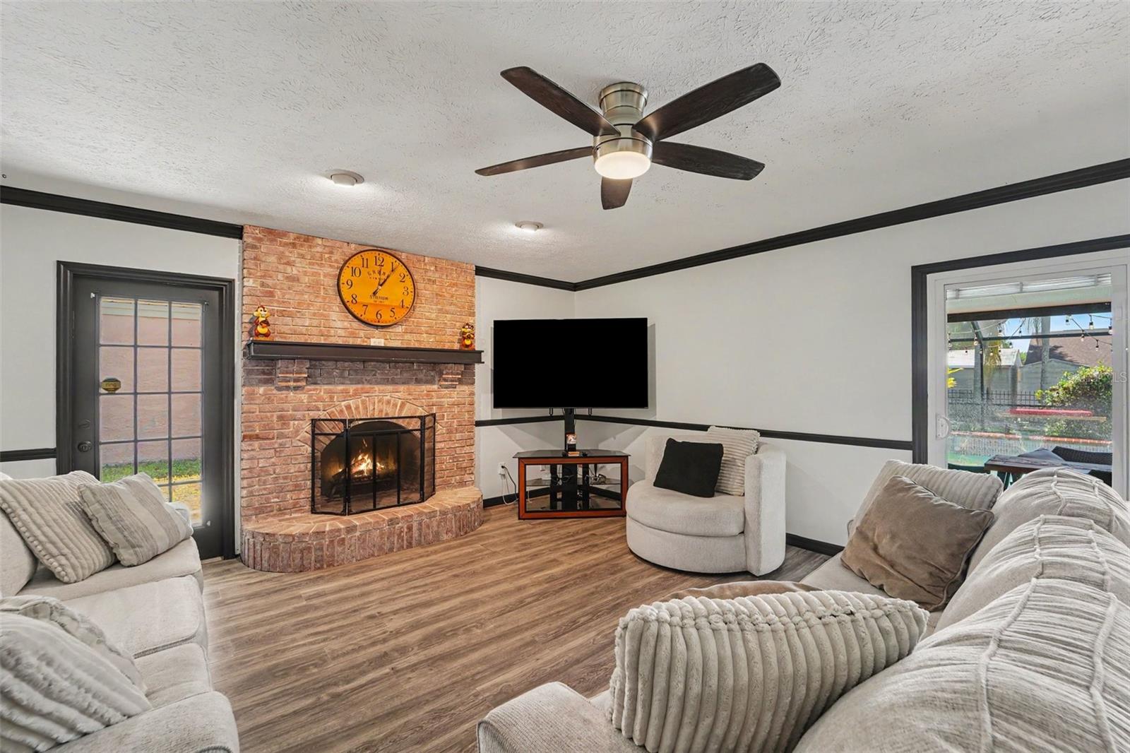 Image 3 of 30 For 717 Camrose Drive