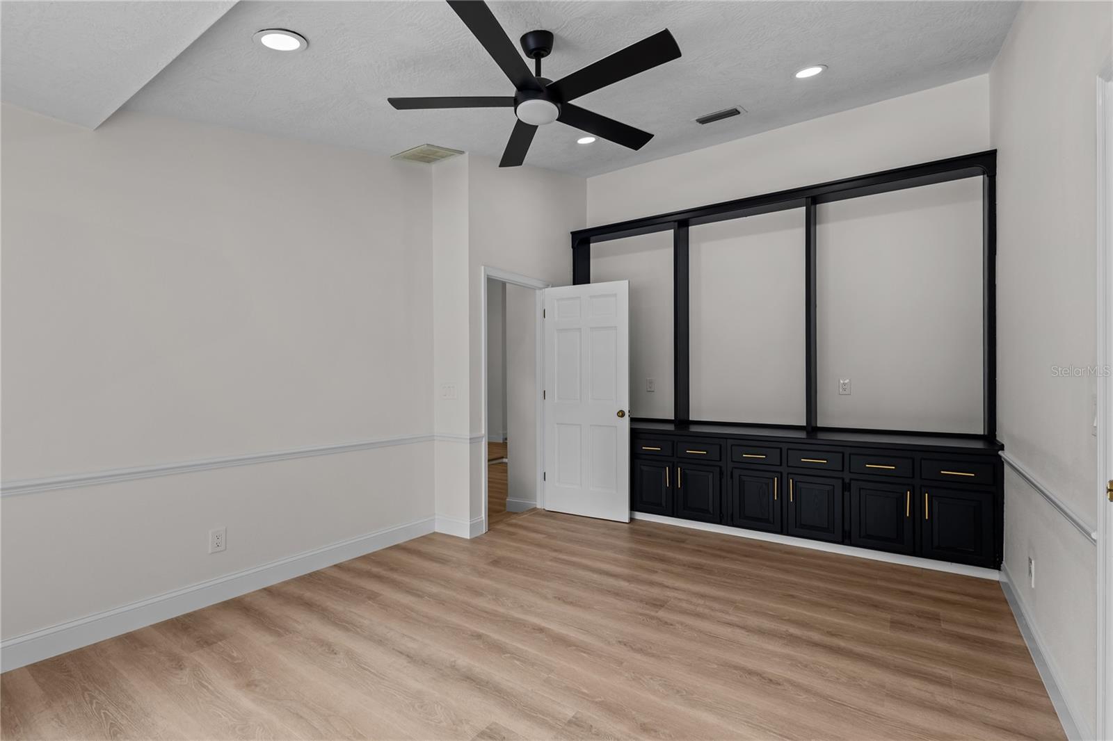 Image 16 of 67 For 2901 St Andrews Boulevard