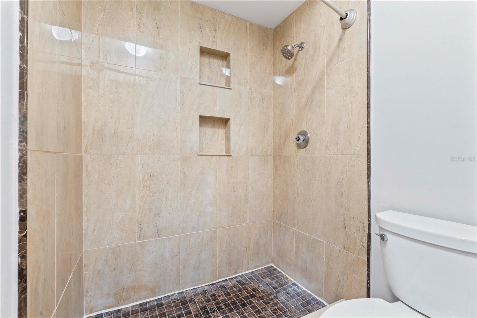 Image 23 of 30 For 11511 113th Street 4f