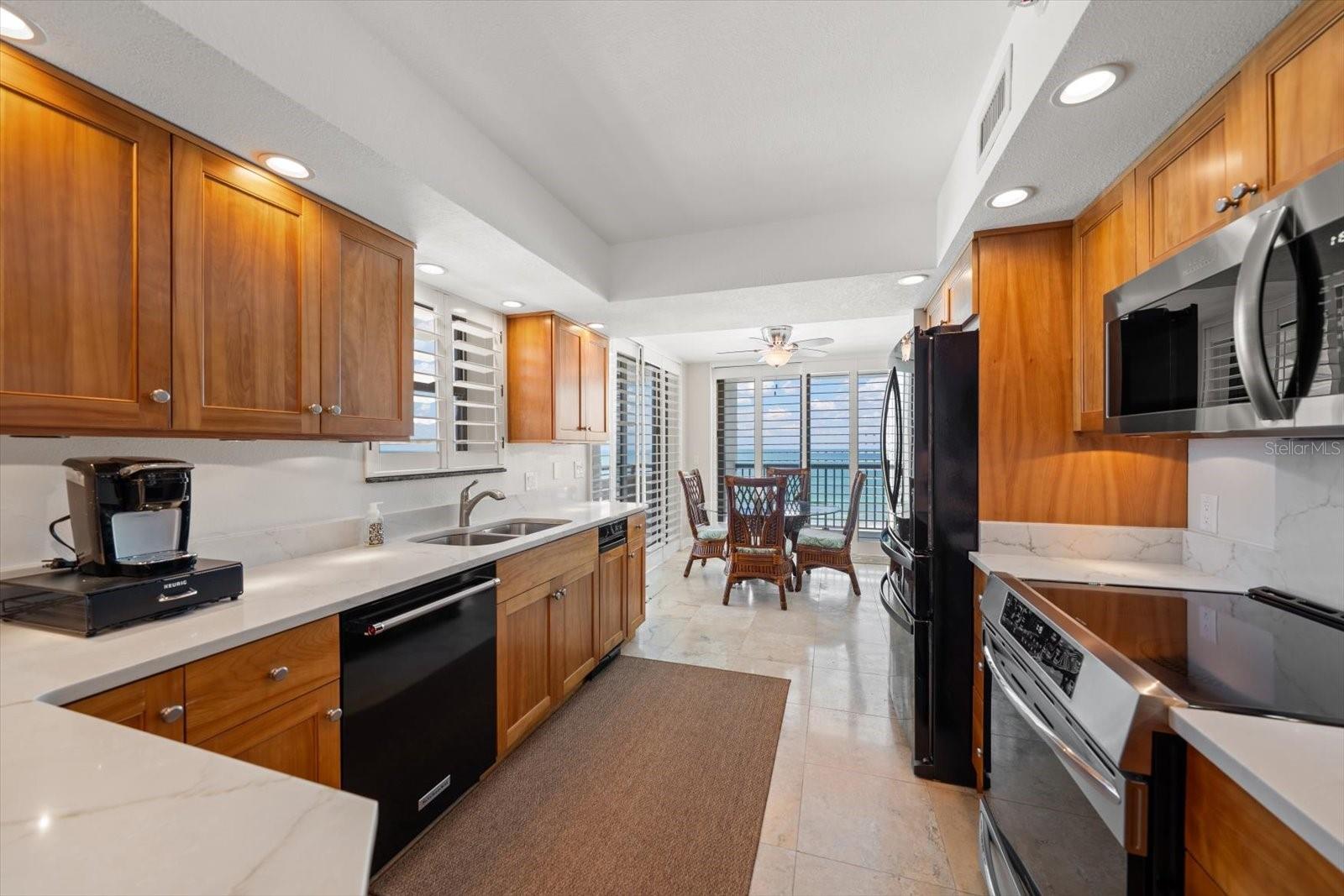 Image 16 of 59 For 1660 Gulf Boulevard 403
