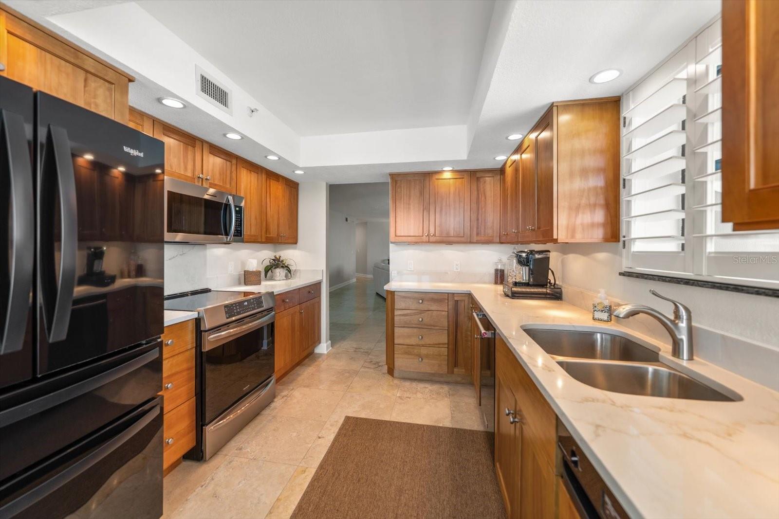 Image 17 of 59 For 1660 Gulf Boulevard 403