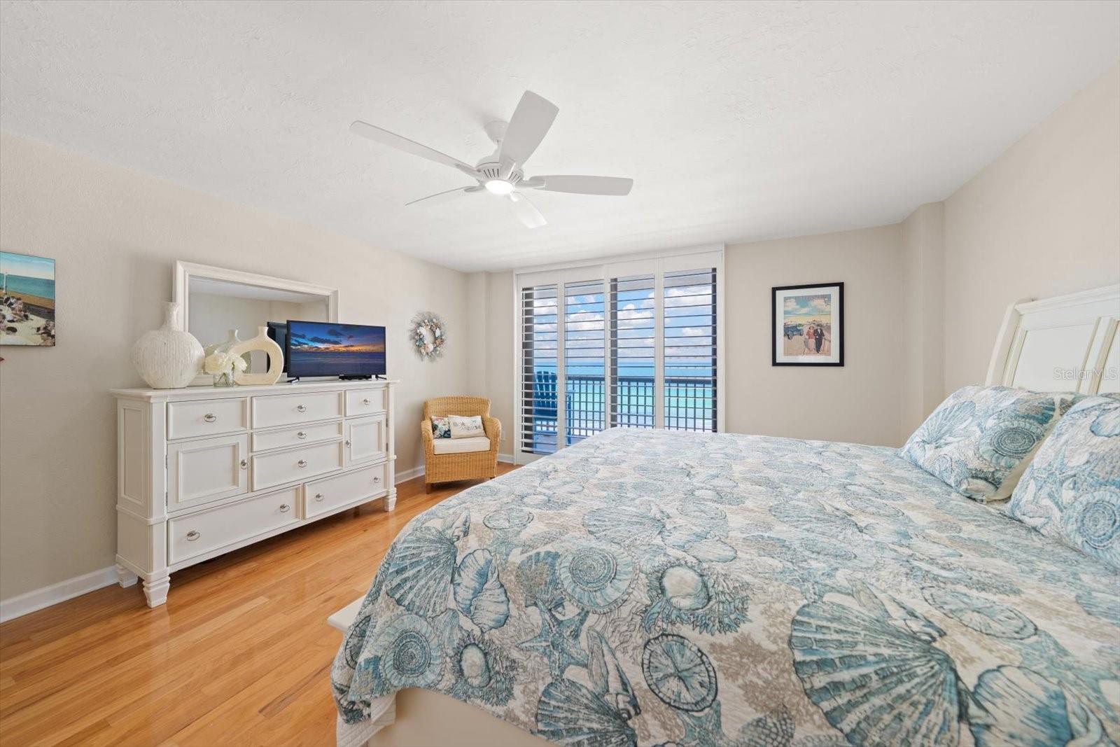 Image 24 of 59 For 1660 Gulf Boulevard 403