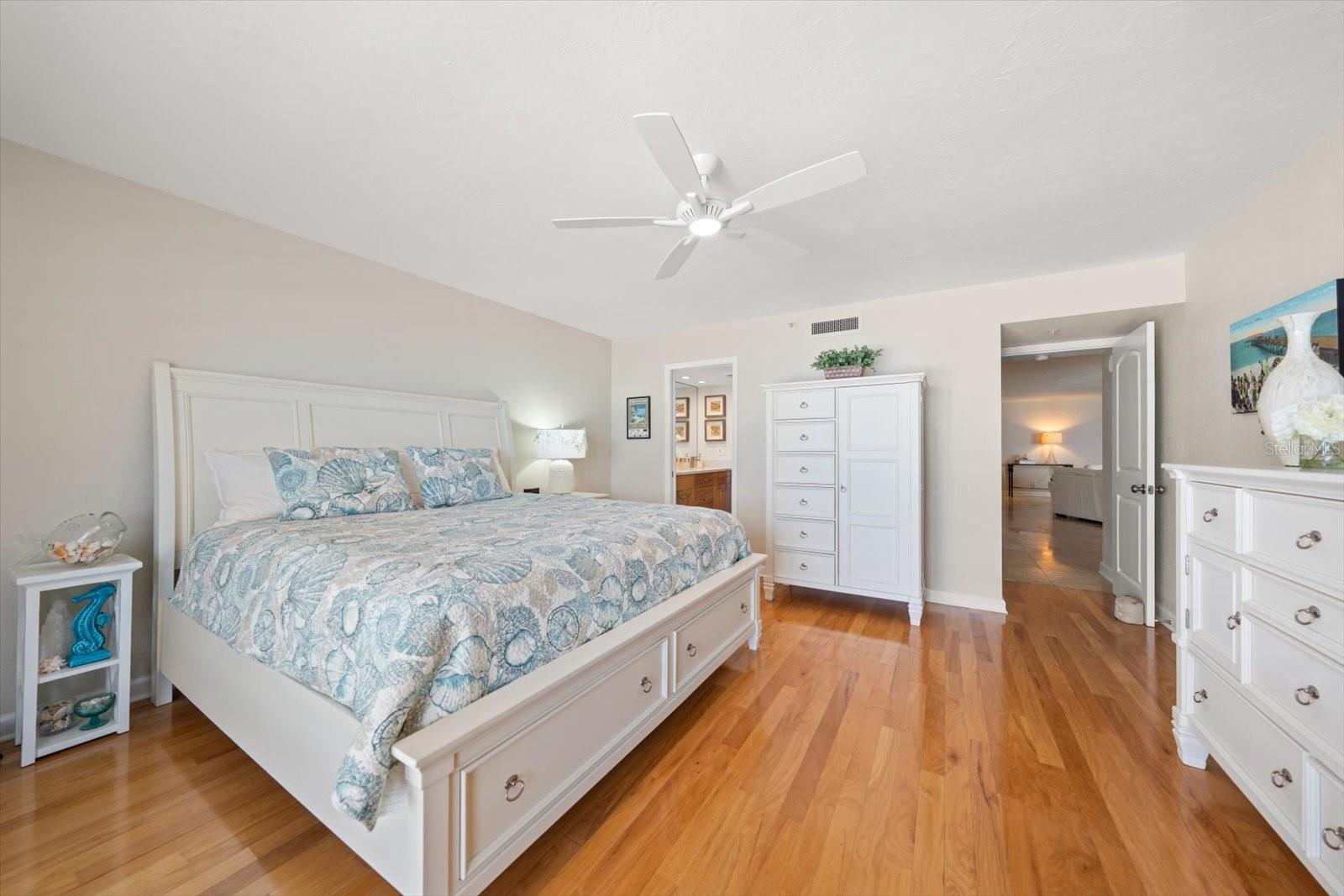 Image 29 of 59 For 1660 Gulf Boulevard 403