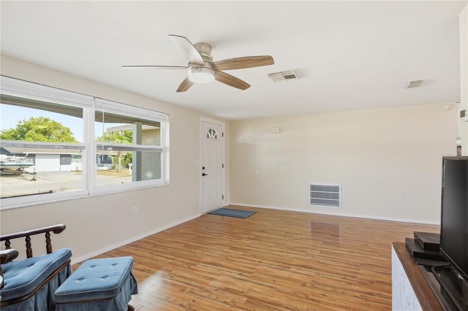 Image 11 of 48 For 11205 Glover Road