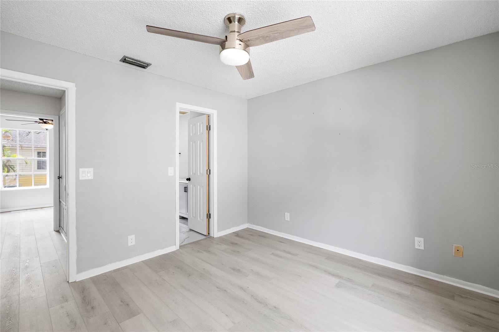 Image 21 of 36 For 13870 Stone Mill Way