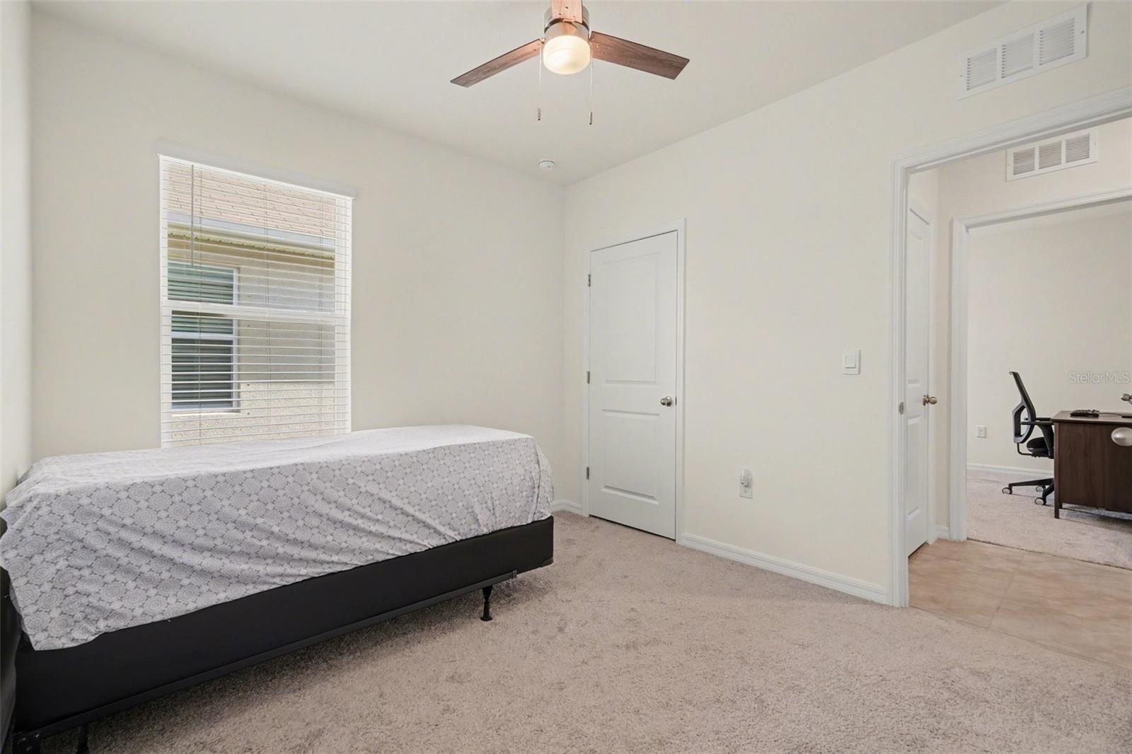 Image 25 of 41 For 3296 Suncoast Plains Drive