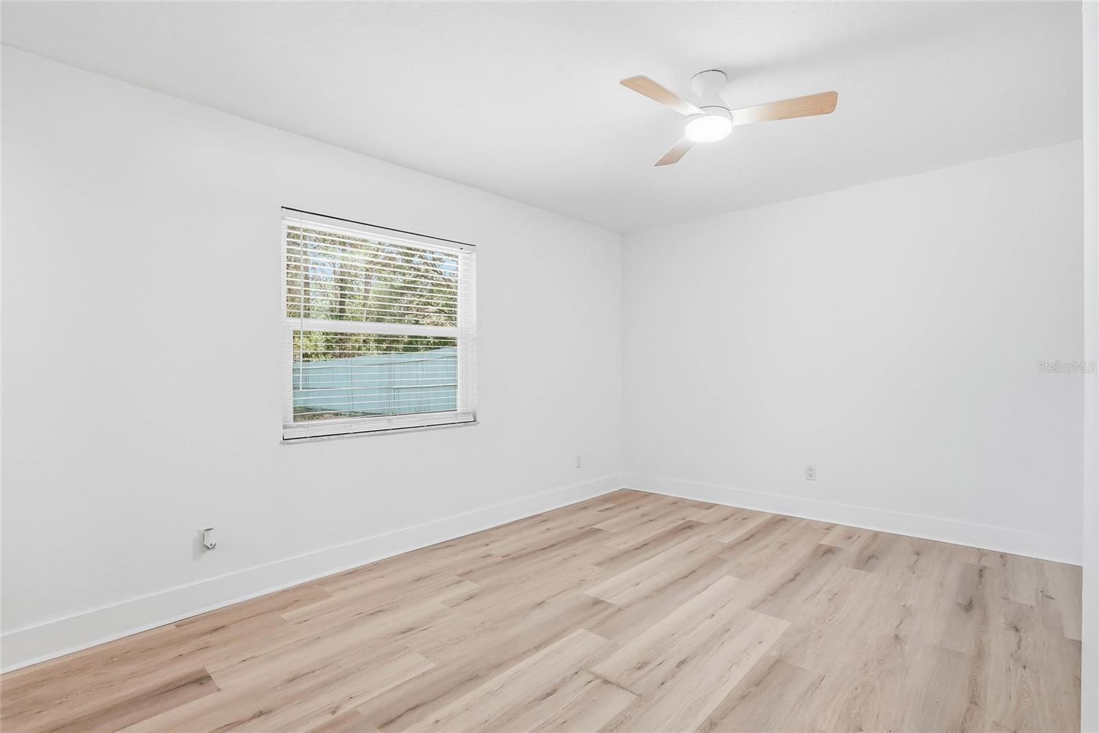 Image 10 of 34 For 6040 Knollwood Dr