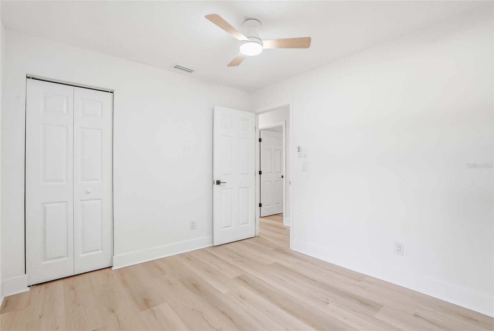 Image 13 of 34 For 6040 Knollwood Dr