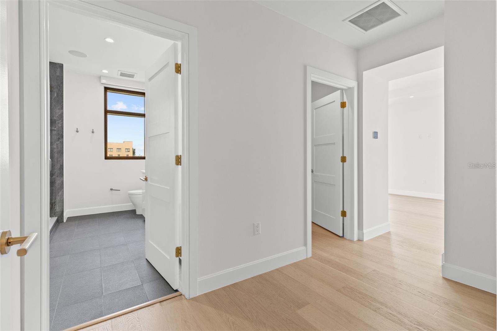 Image 22 of 64 For 126 4th Avenue Ne 601