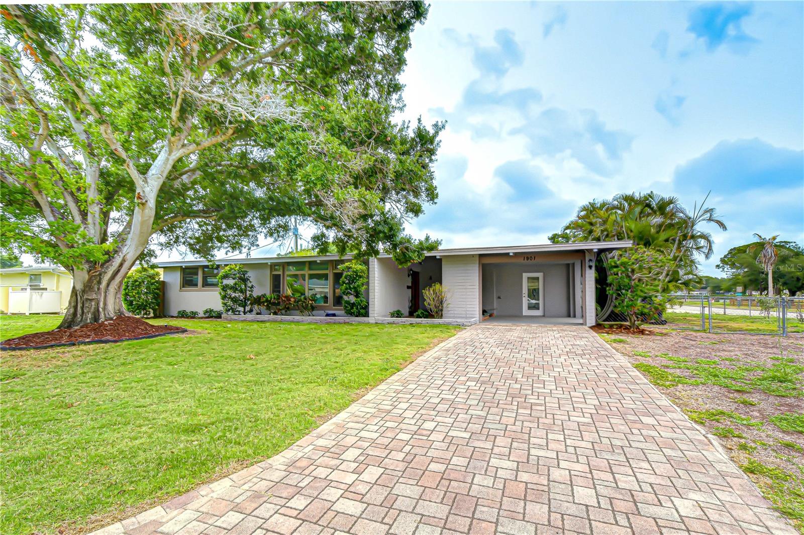 Details for 1901 Oxford Street N, ST PETERSBURG, FL 33710