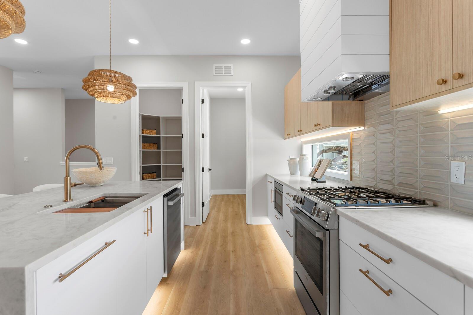 Listing photo id 13 for 5210 Bayshore Boulevard 2