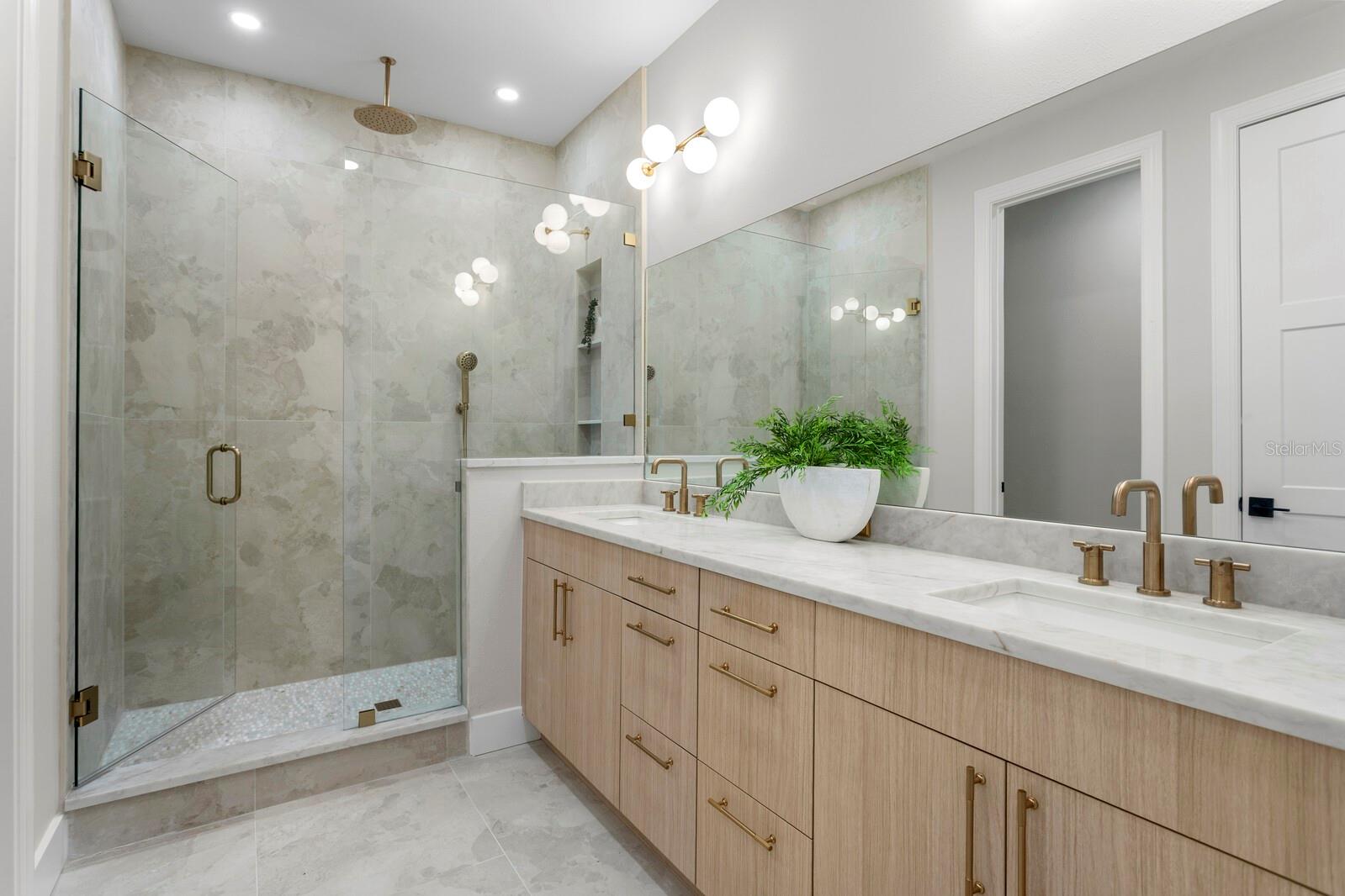 Listing photo id 23 for 5210 Bayshore Boulevard 2