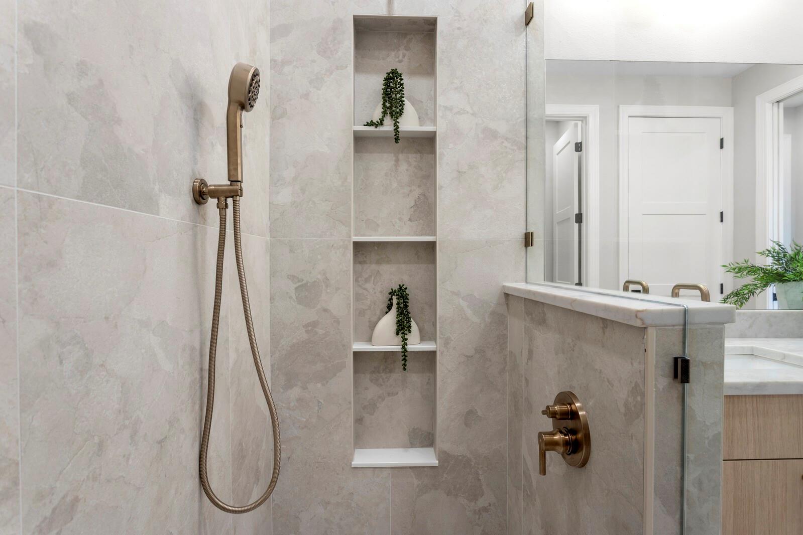 Listing photo id 25 for 5210 Bayshore Boulevard 2