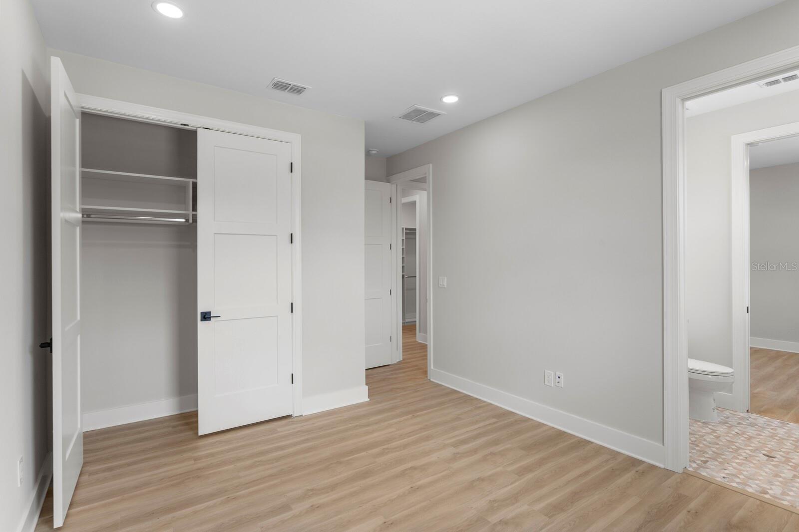 Listing photo id 27 for 5210 Bayshore Boulevard 2