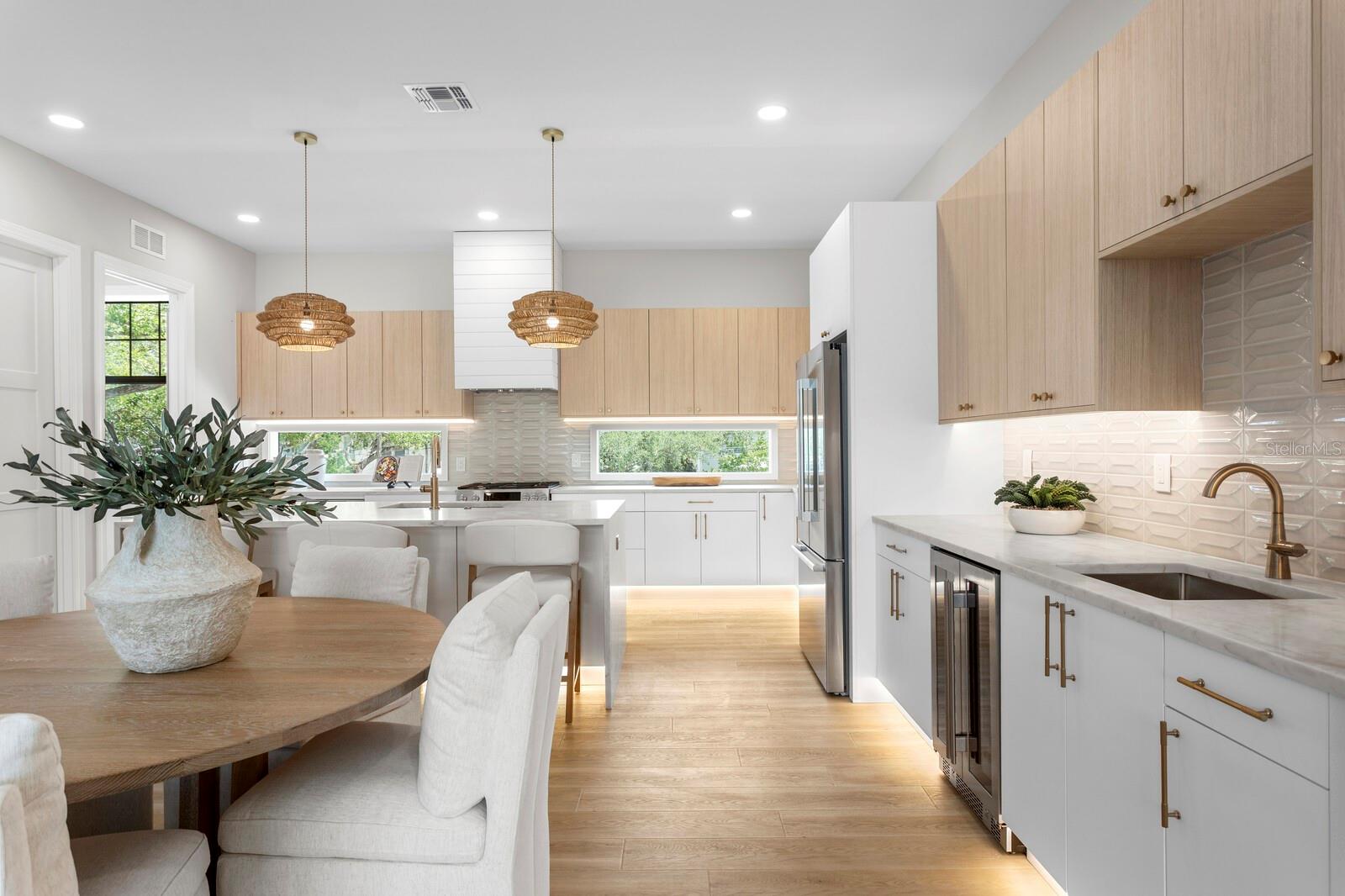 Listing photo id 1 for 5210 Bayshore Boulevard 2