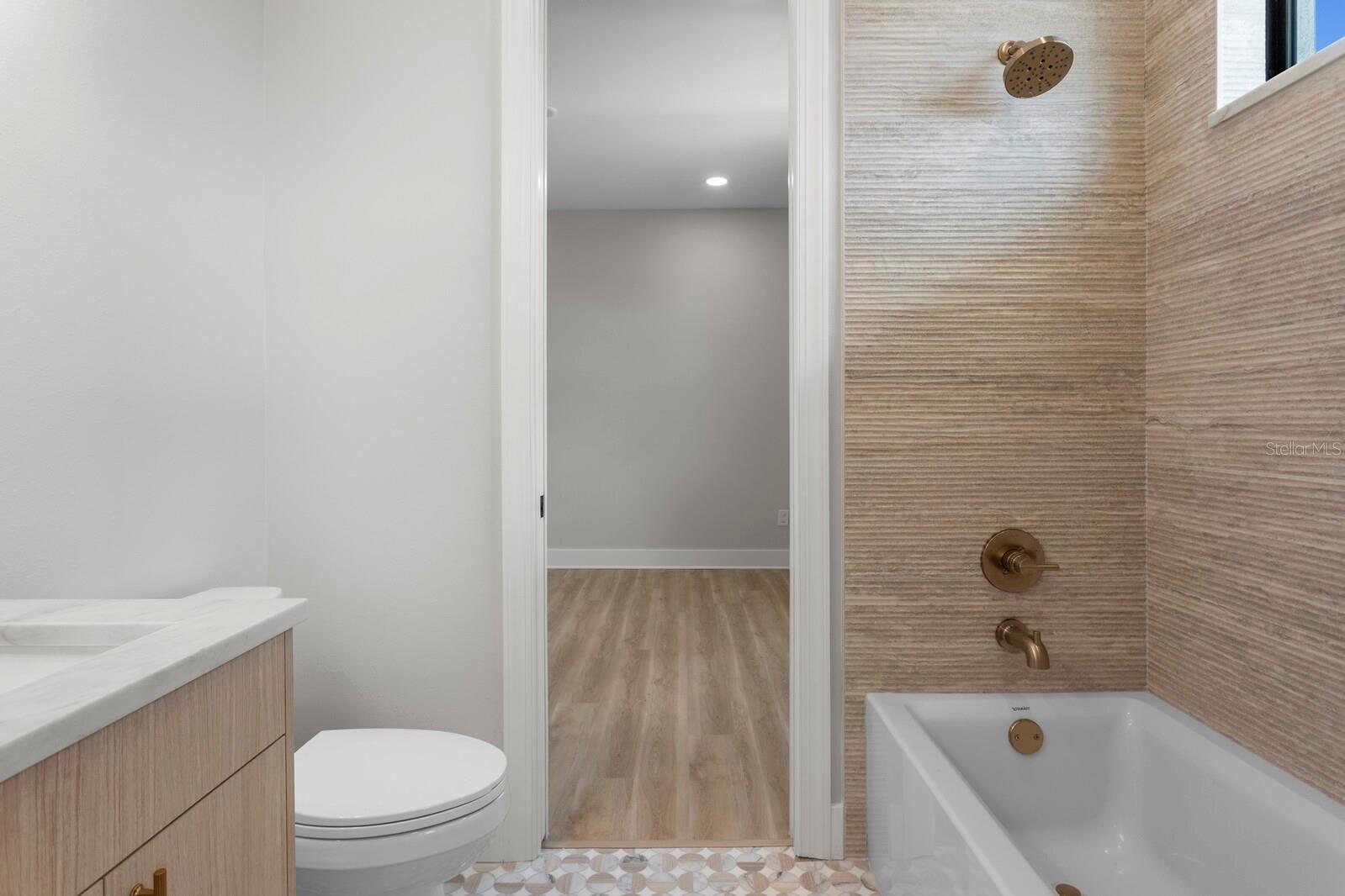 Listing photo id 28 for 5210 Bayshore Boulevard 2
