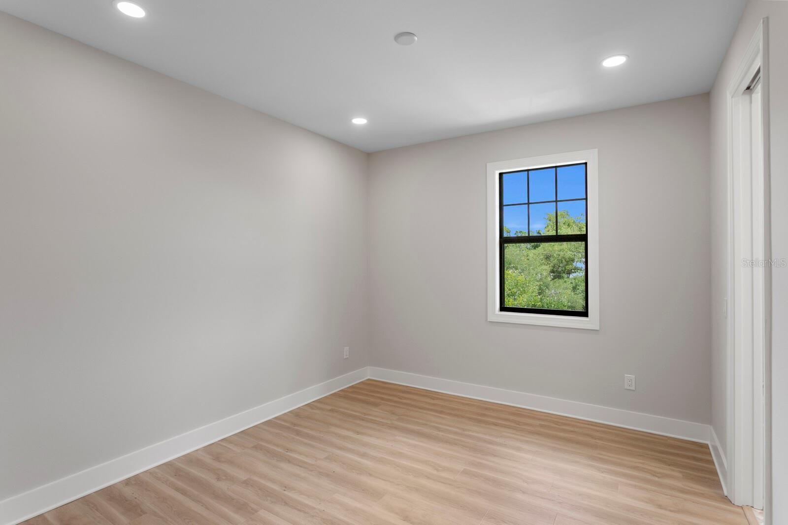 Listing photo id 30 for 5210 Bayshore Boulevard 2