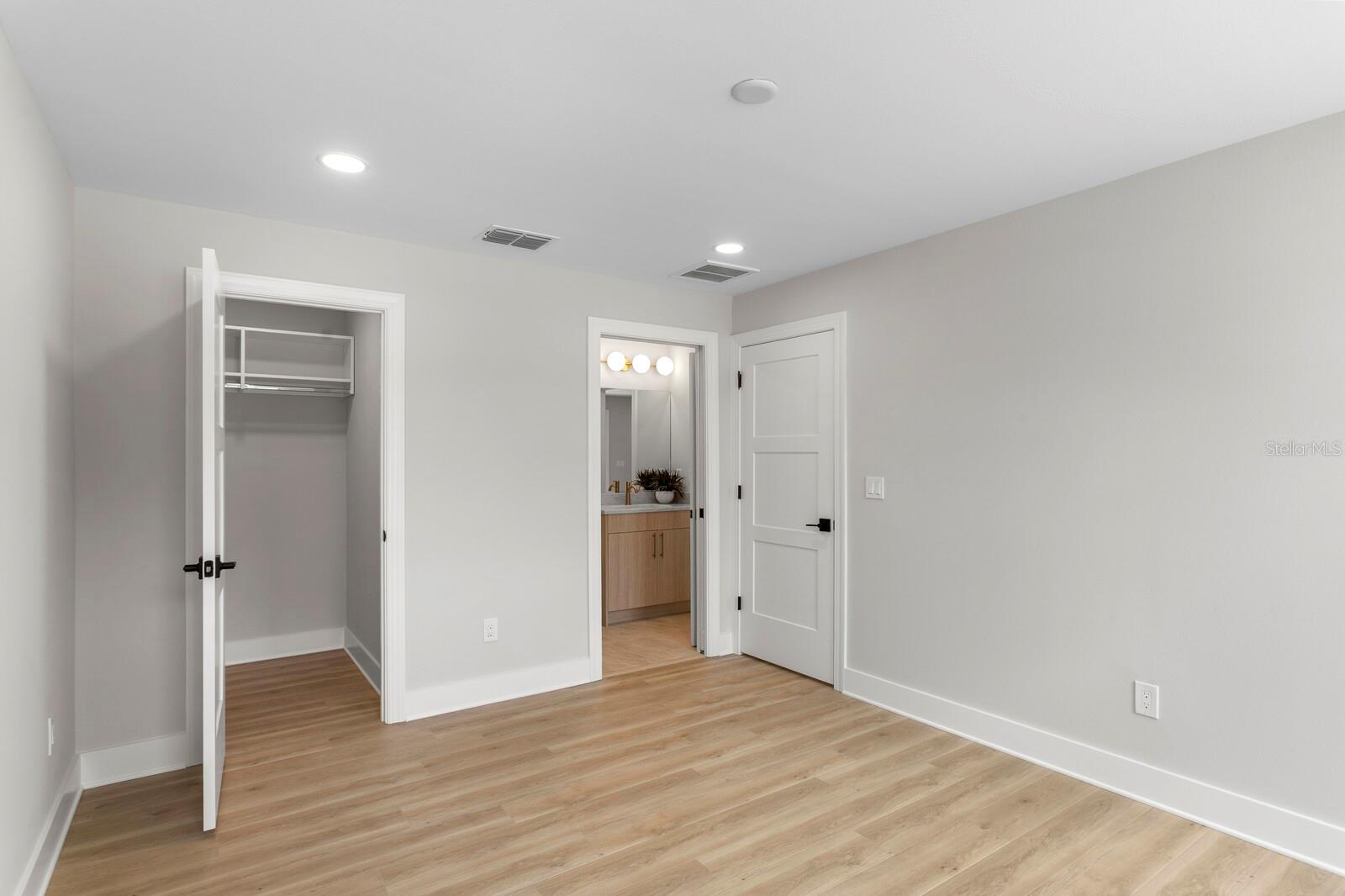 Listing photo id 33 for 5210 Bayshore Boulevard 2