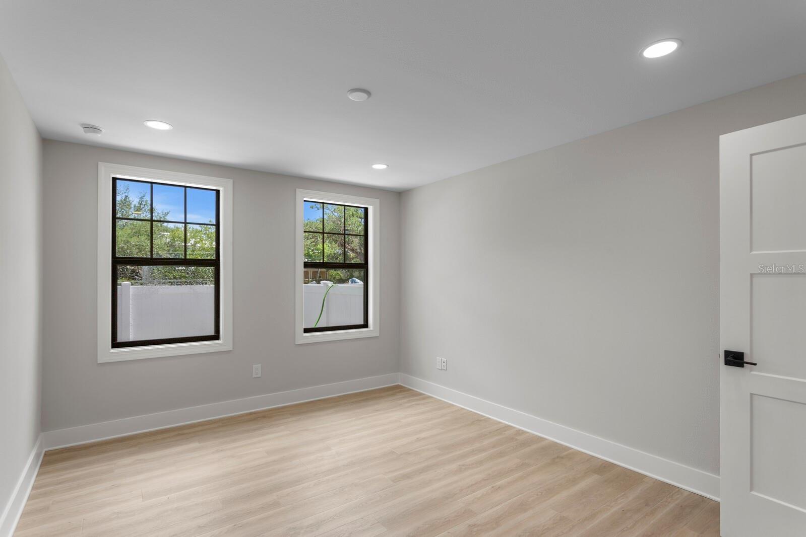 Listing photo id 34 for 5210 Bayshore Boulevard 2