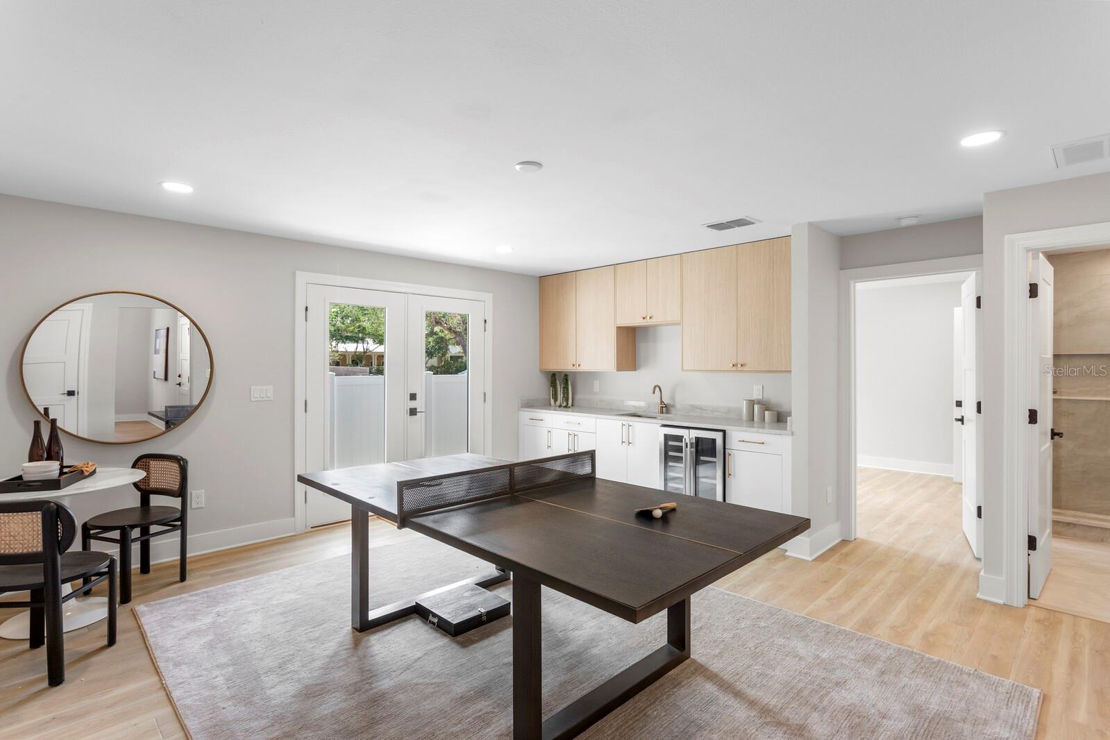 Listing photo id 2 for 5210 Bayshore Boulevard 2