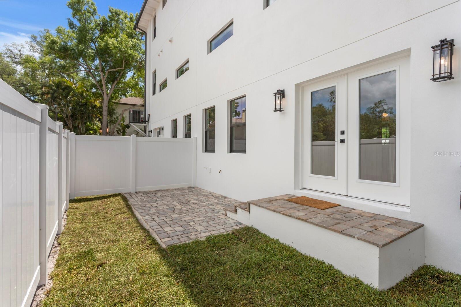 Listing photo id 3 for 5210 Bayshore Boulevard 2
