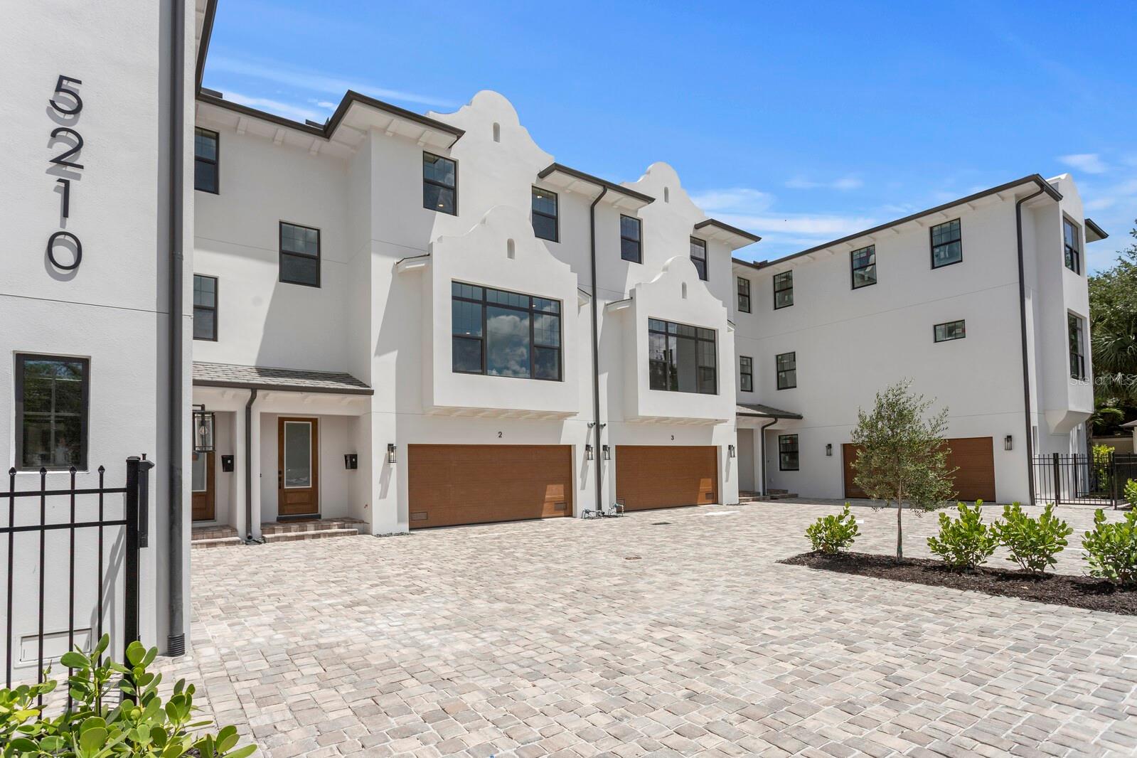 Listing photo id 4 for 5210 Bayshore Boulevard 2