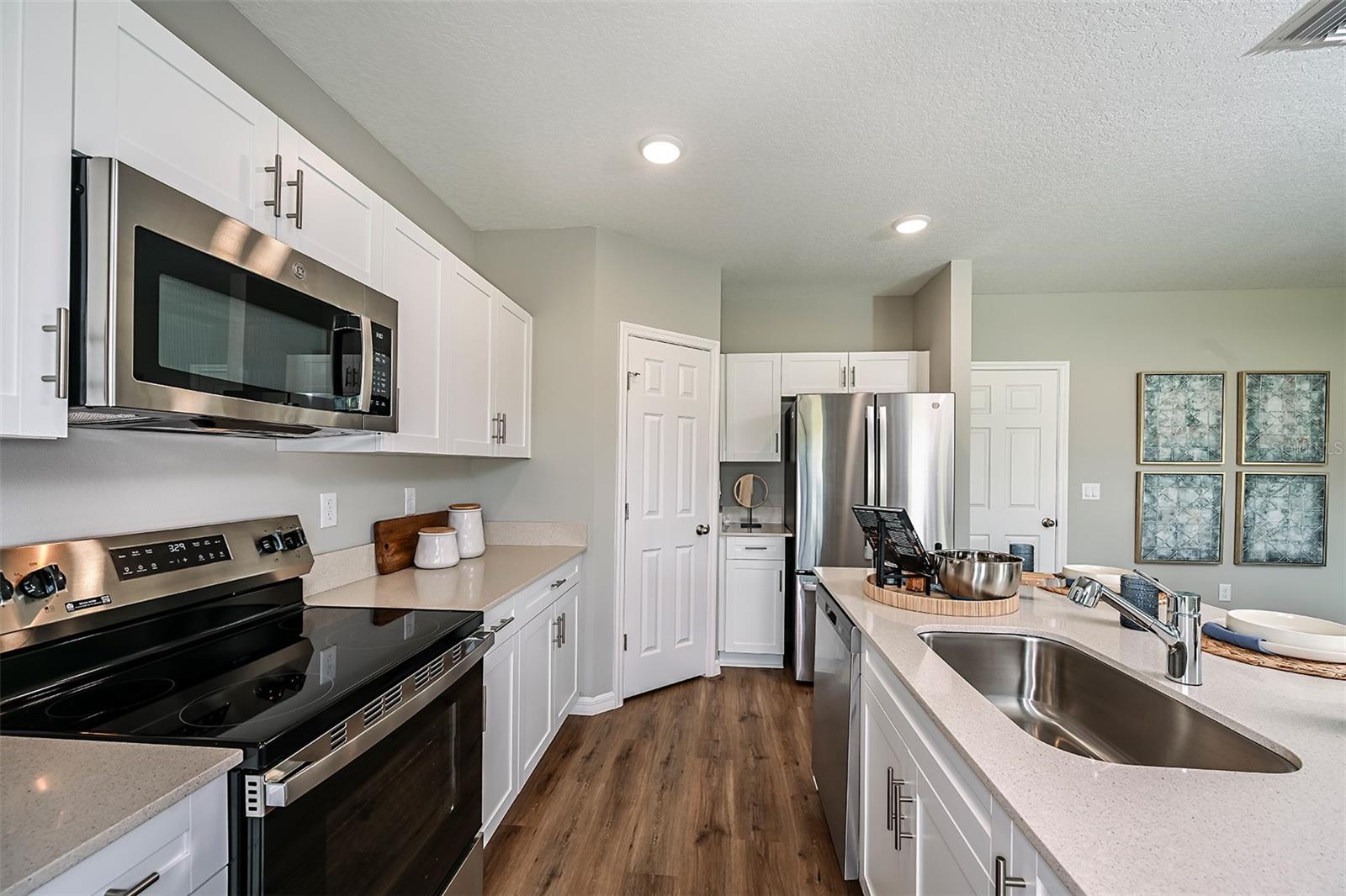 Listing photo id 8 for 1346 Palmeroy Road