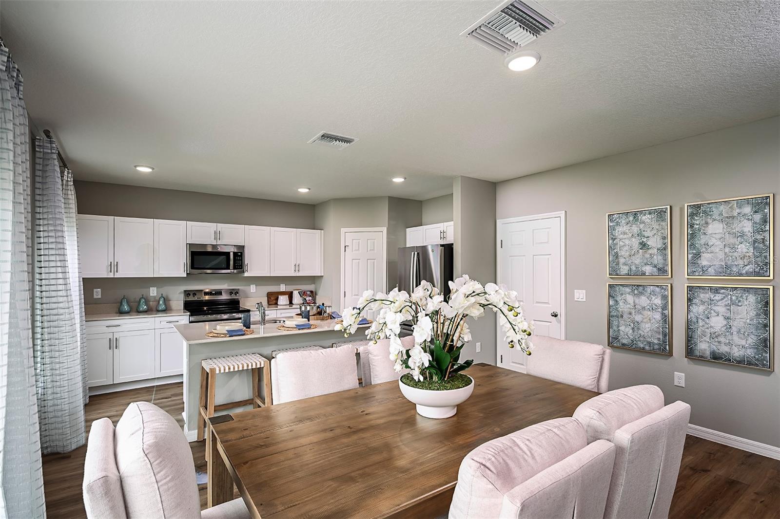 Listing photo id 9 for 1346 Palmeroy Road