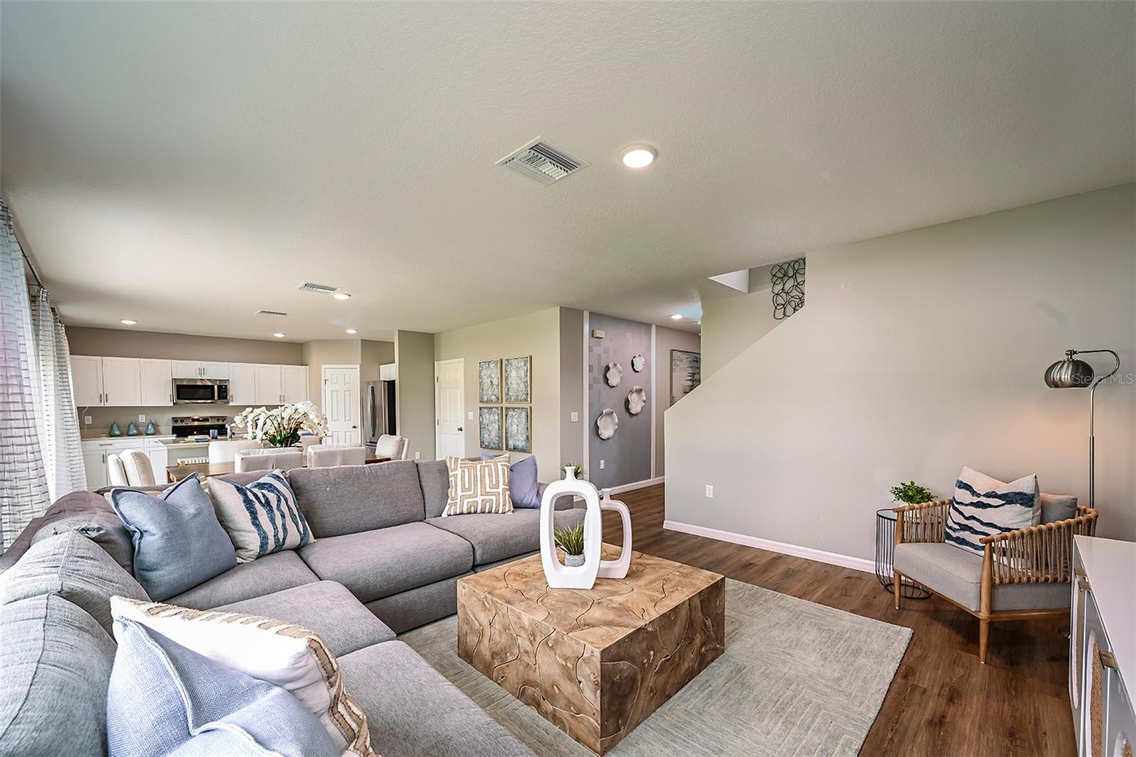 Listing photo id 11 for 1346 Palmeroy Road