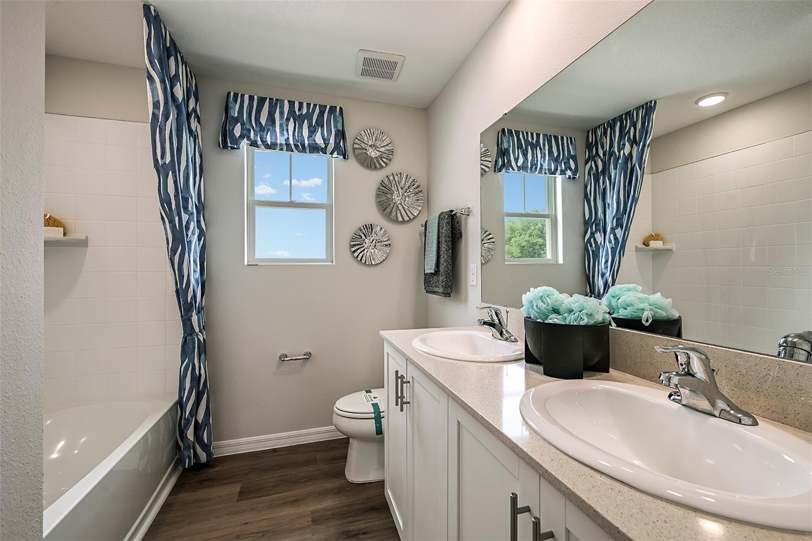 Listing photo id 14 for 1346 Palmeroy Road