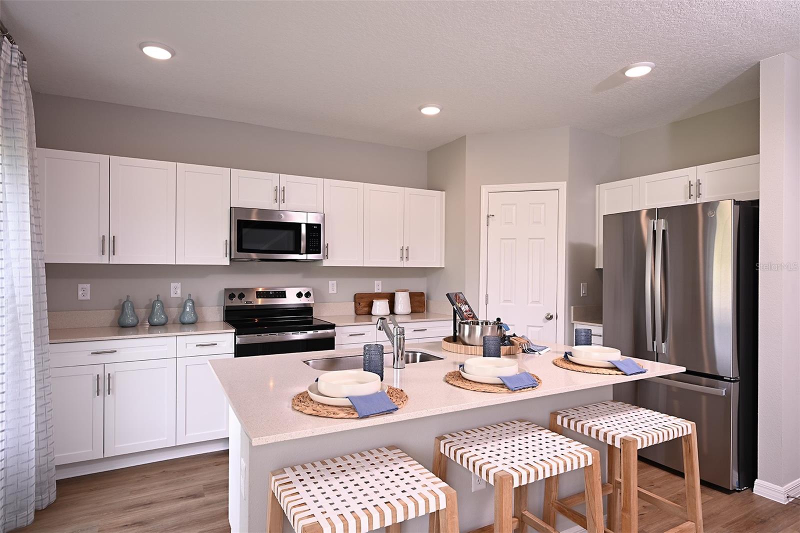 Listing photo id 0 for 1346 Palmeroy Road