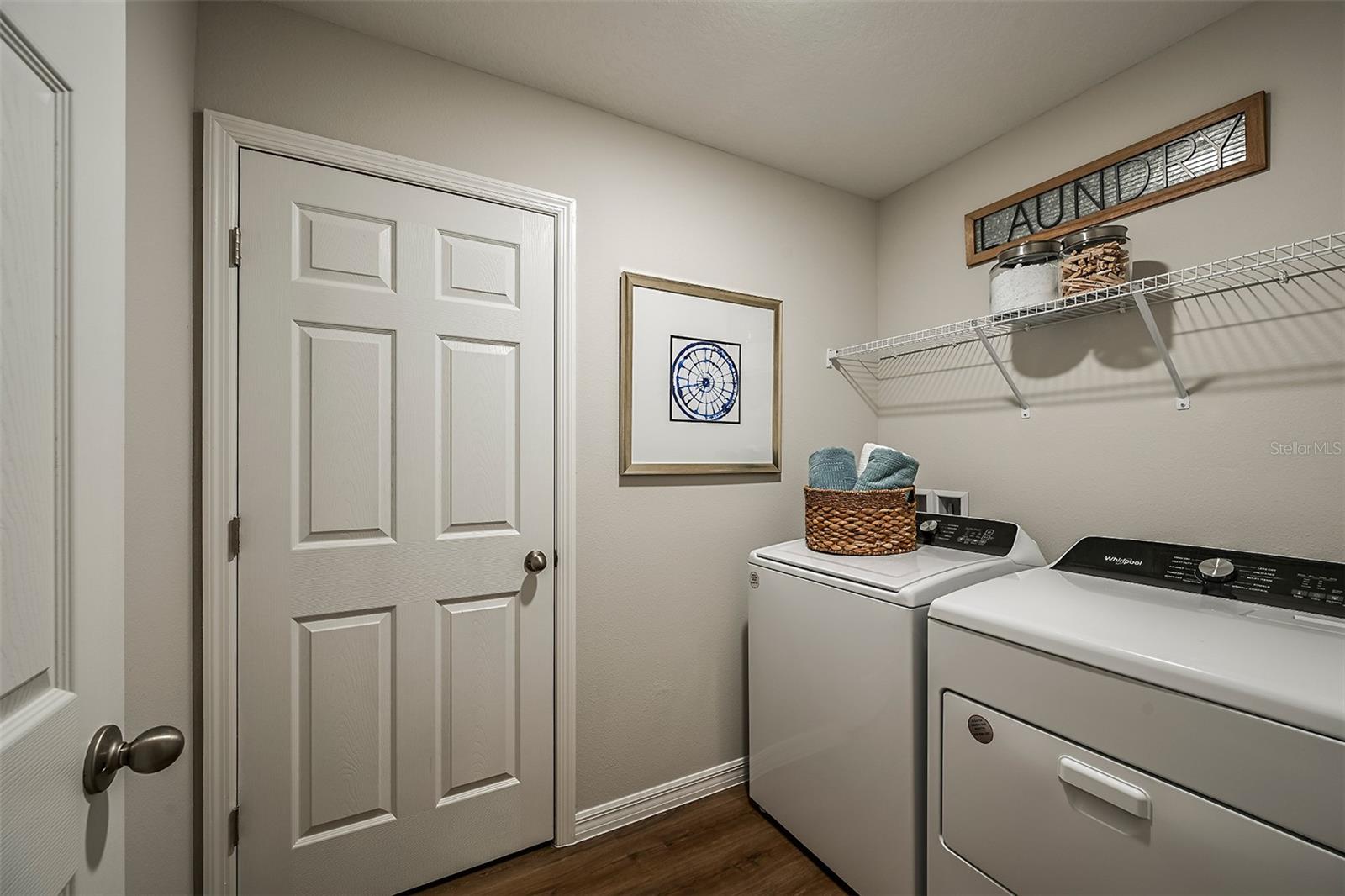 Listing photo id 21 for 1346 Palmeroy Road