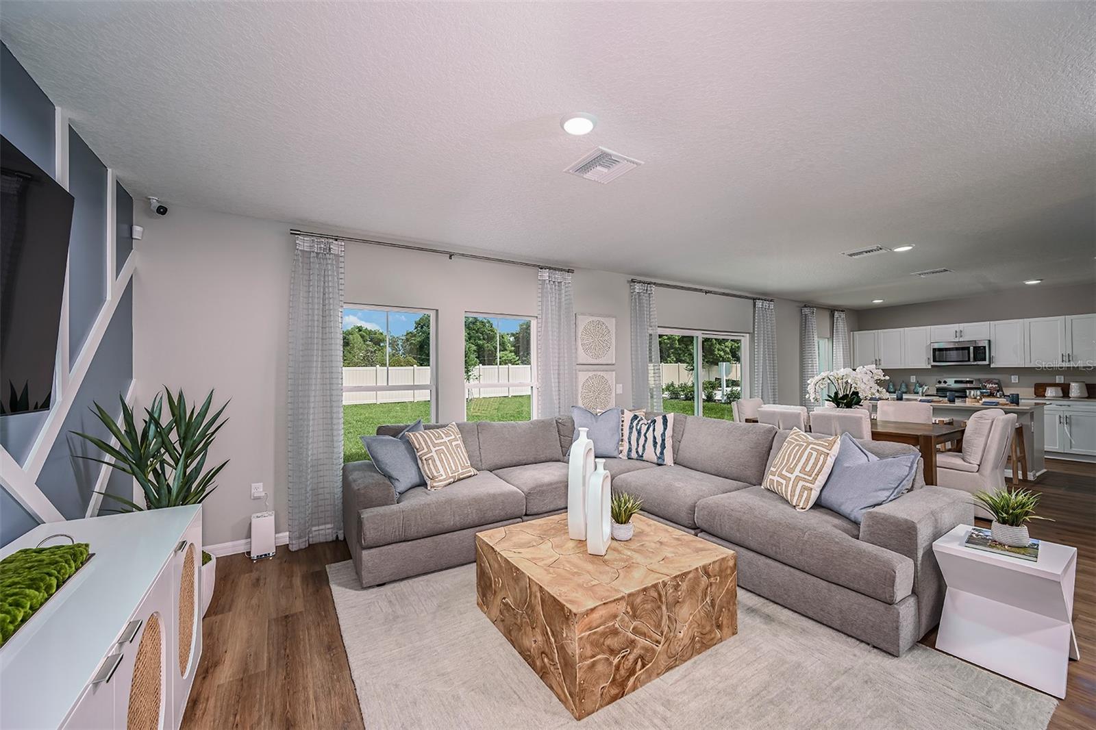 Listing photo id 1 for 1346 Palmeroy Road