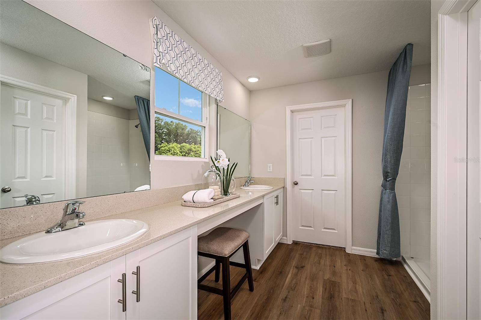 Listing photo id 5 for 1346 Palmeroy Road