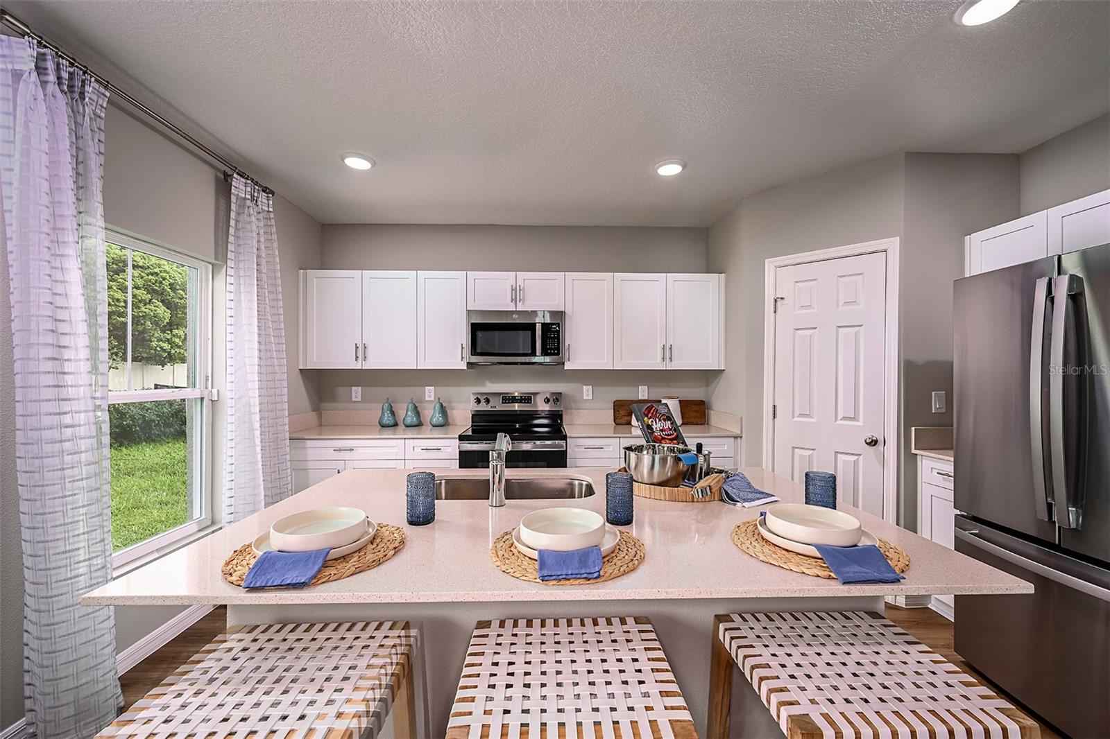 Listing photo id 7 for 1346 Palmeroy Road