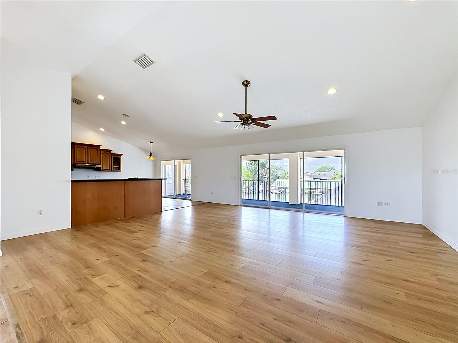 Image 12 of 99 For 624 Kingston Court