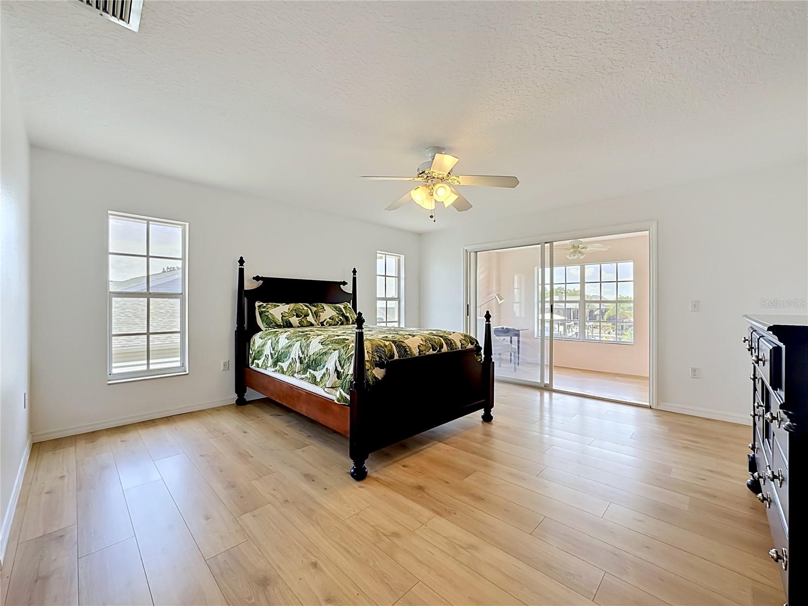 Image 37 of 99 For 624 Kingston Court