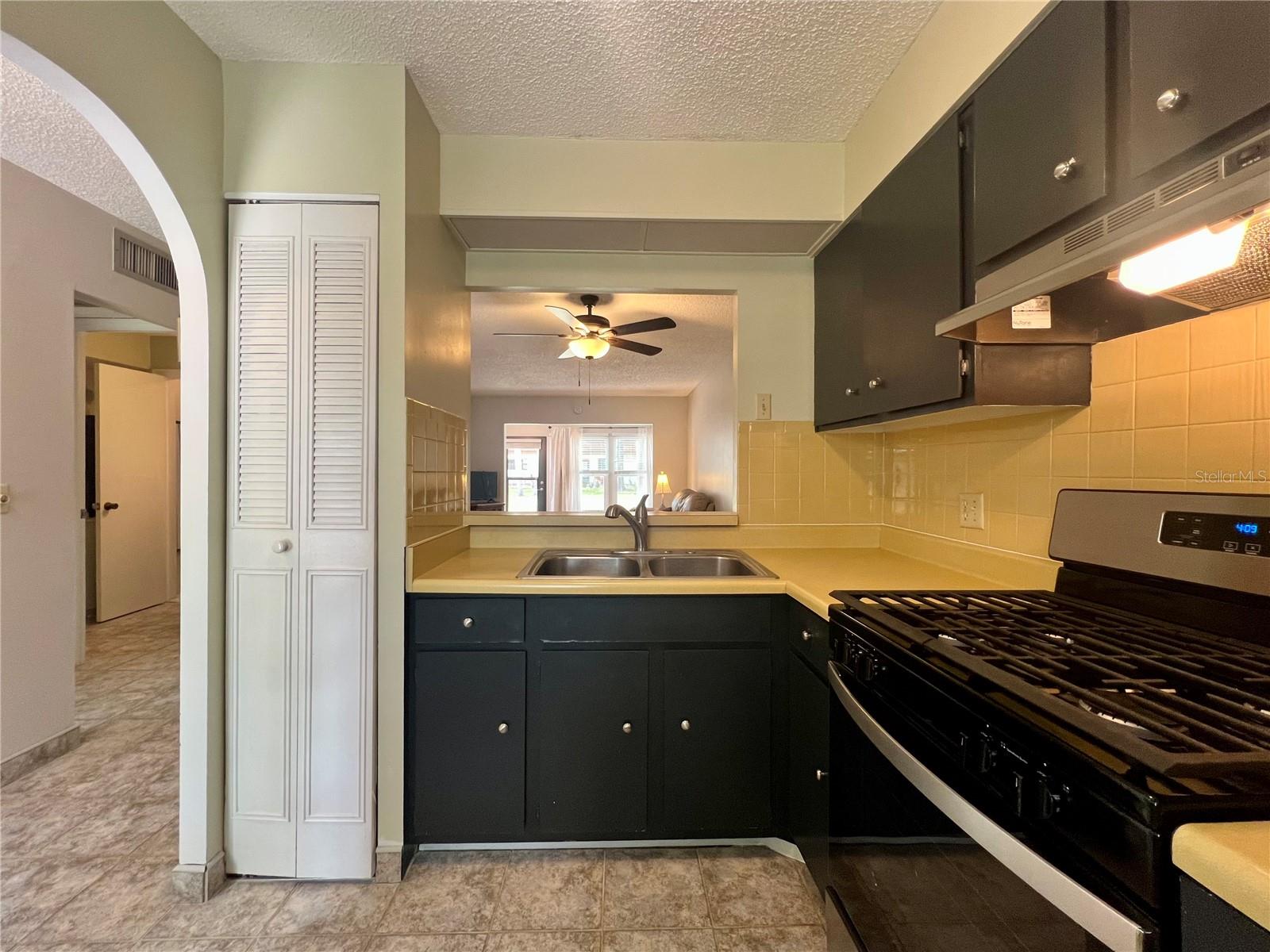 Image 3 of 20 For 2946 Feather Drive