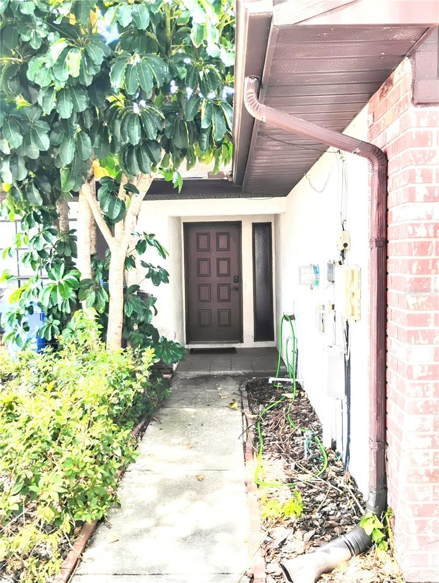 Image 2 of 7 For 2012 Dover Court