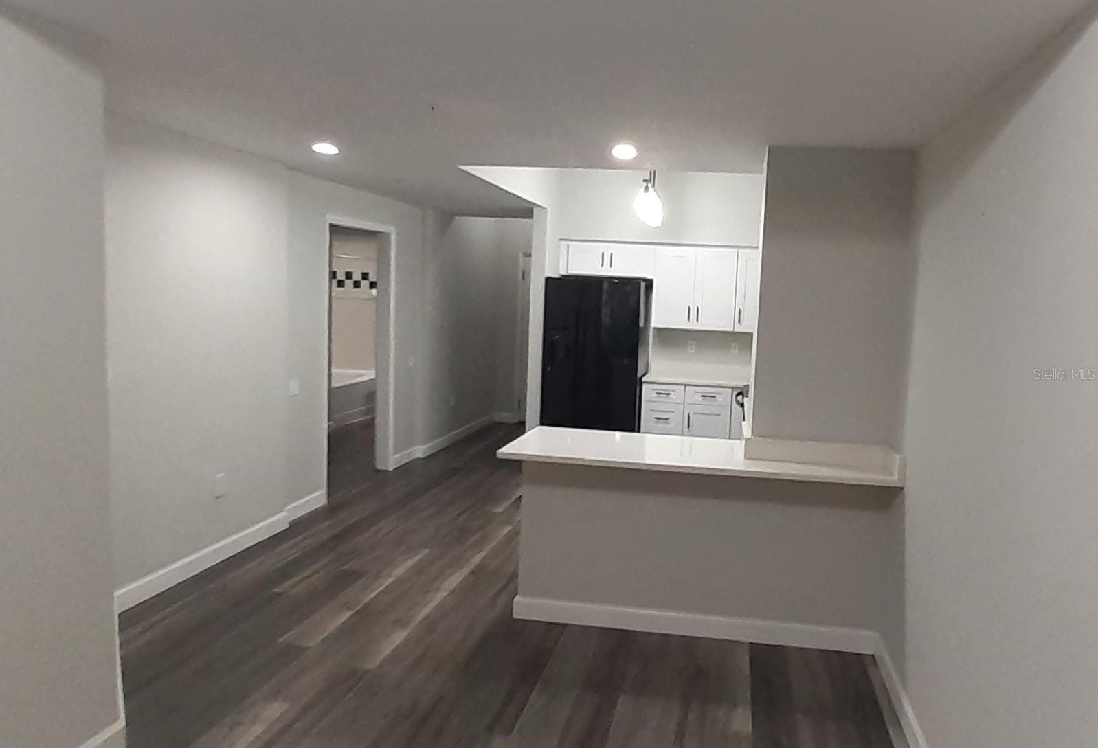 Image 8 of 13 For 2402 Azeele Street 417
