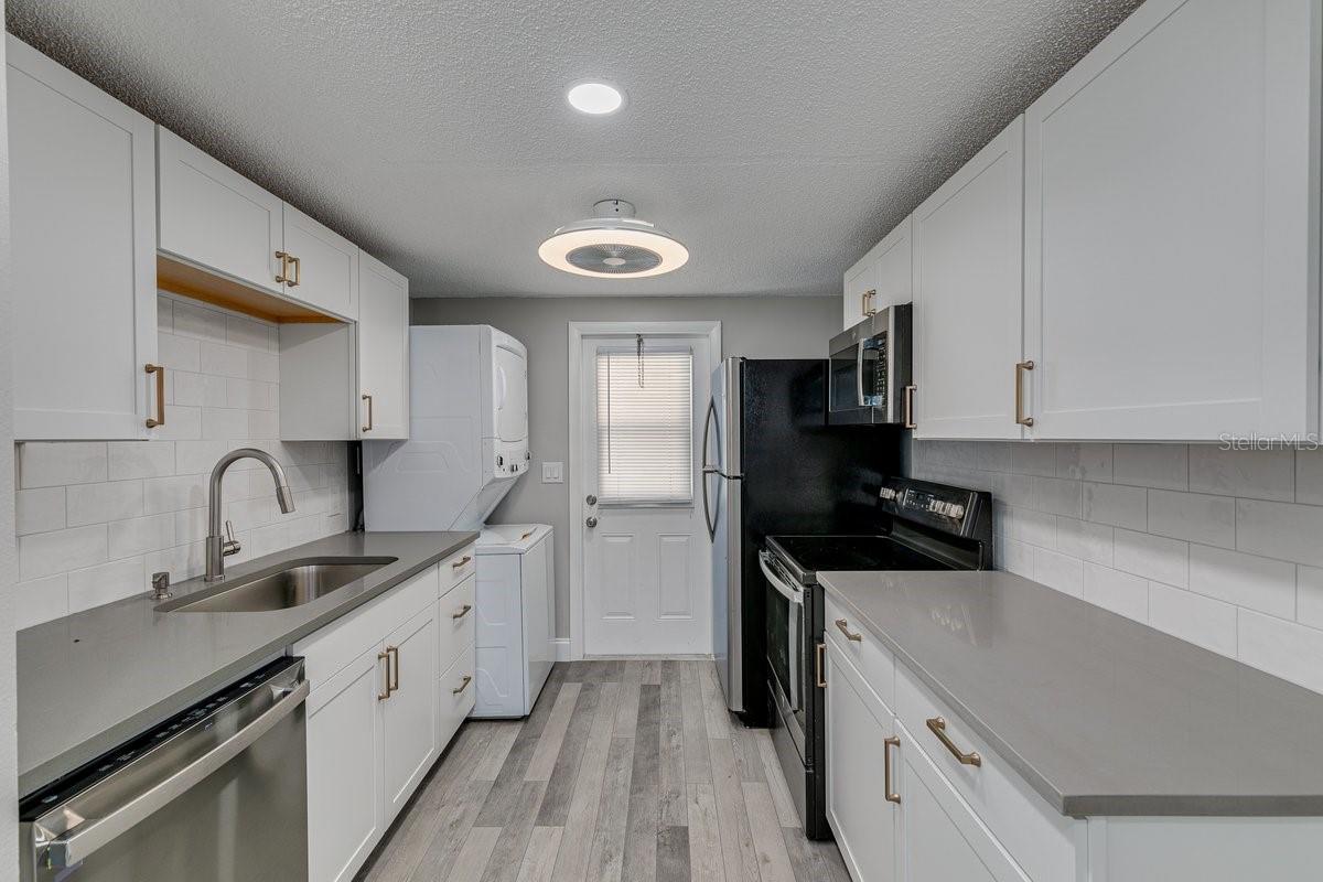 Image 14 of 40 For 13496 Rena Drive