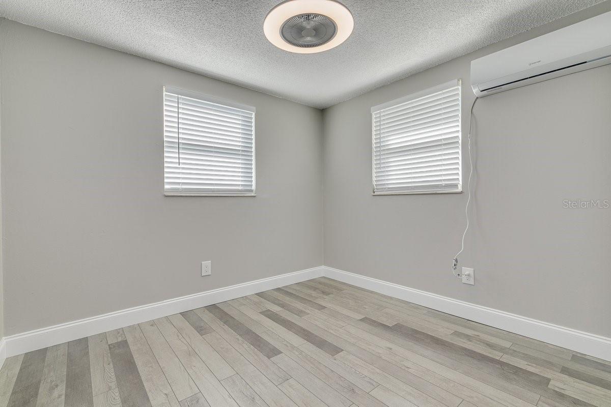Image 22 of 40 For 13496 Rena Drive
